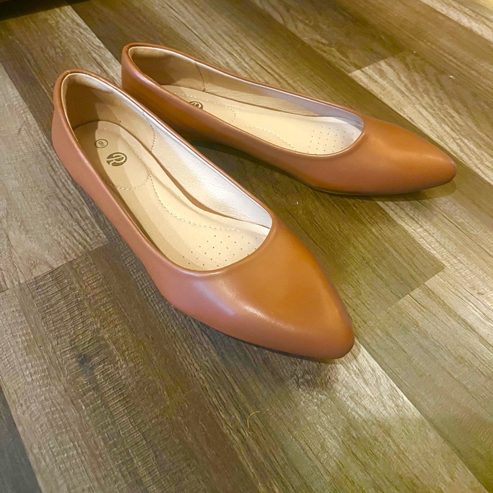 Rekayla Tan Flats Size 9 Like New Never Worn